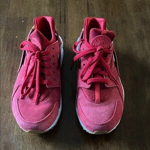 Nike Air Huarache in Red - Women’s Size 7.5